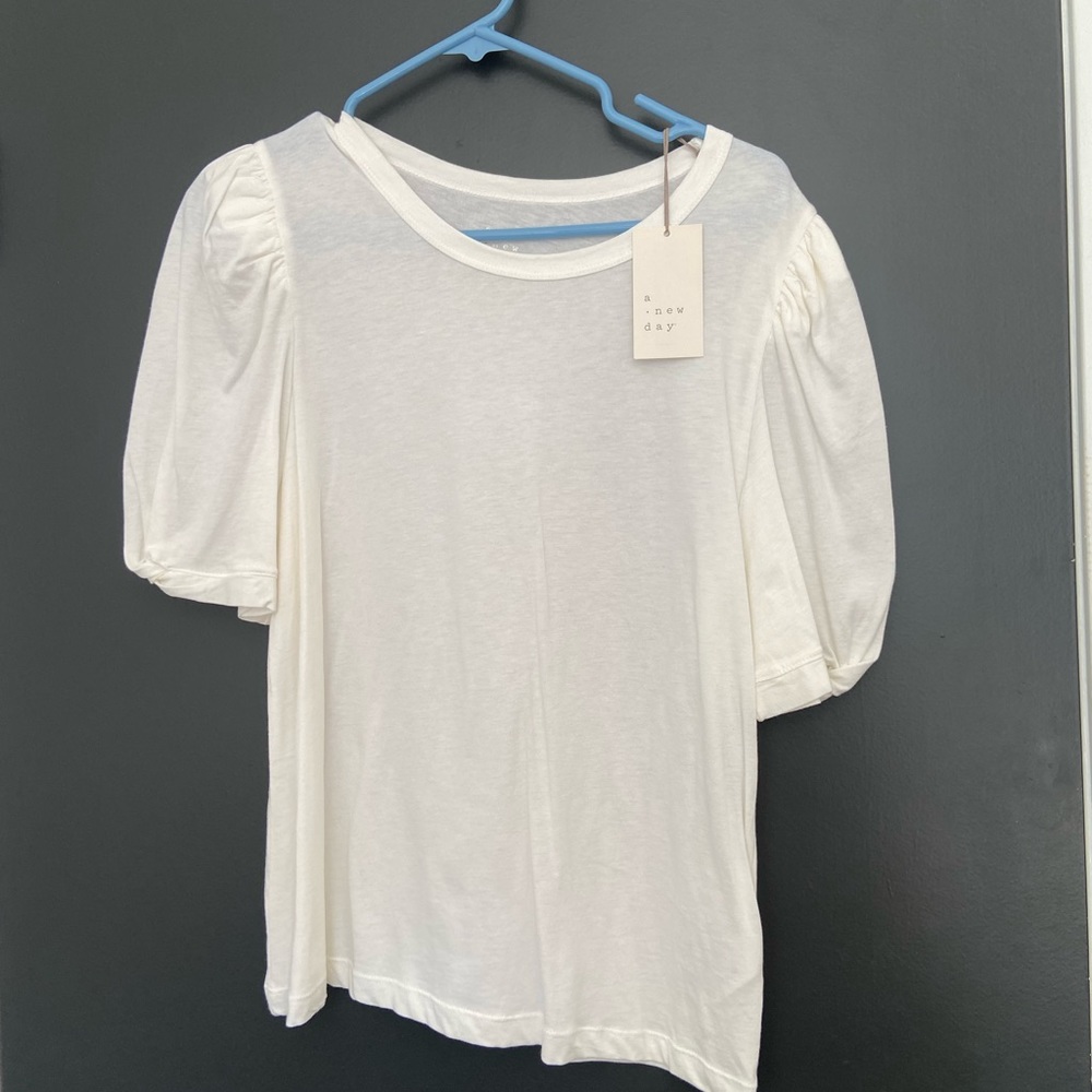 Basic short sleeve top